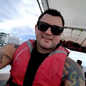 Meet your Posher, Dominic